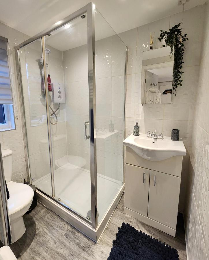 Studio Apartment The Den Colnbrook Ngoại thất bức ảnh