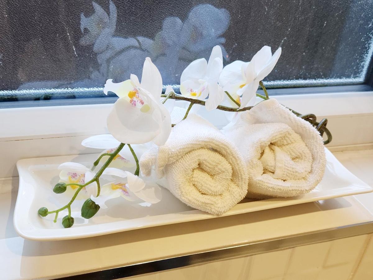 Studio Apartment The Den Colnbrook Ngoại thất bức ảnh