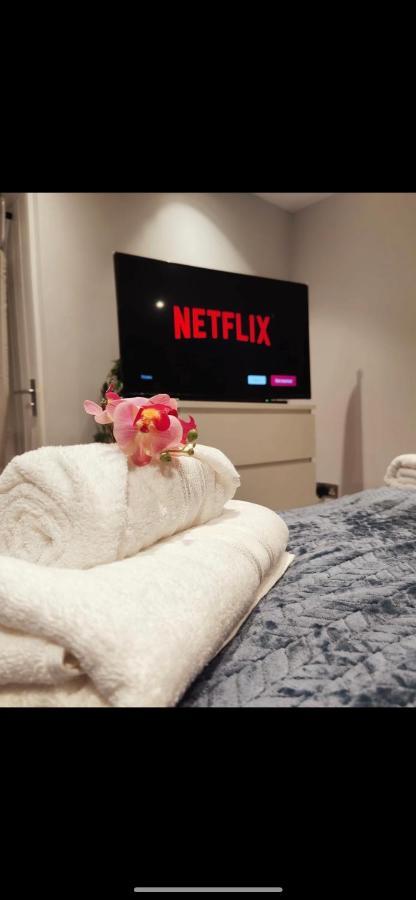 Studio Apartment The Den Colnbrook Ngoại thất bức ảnh